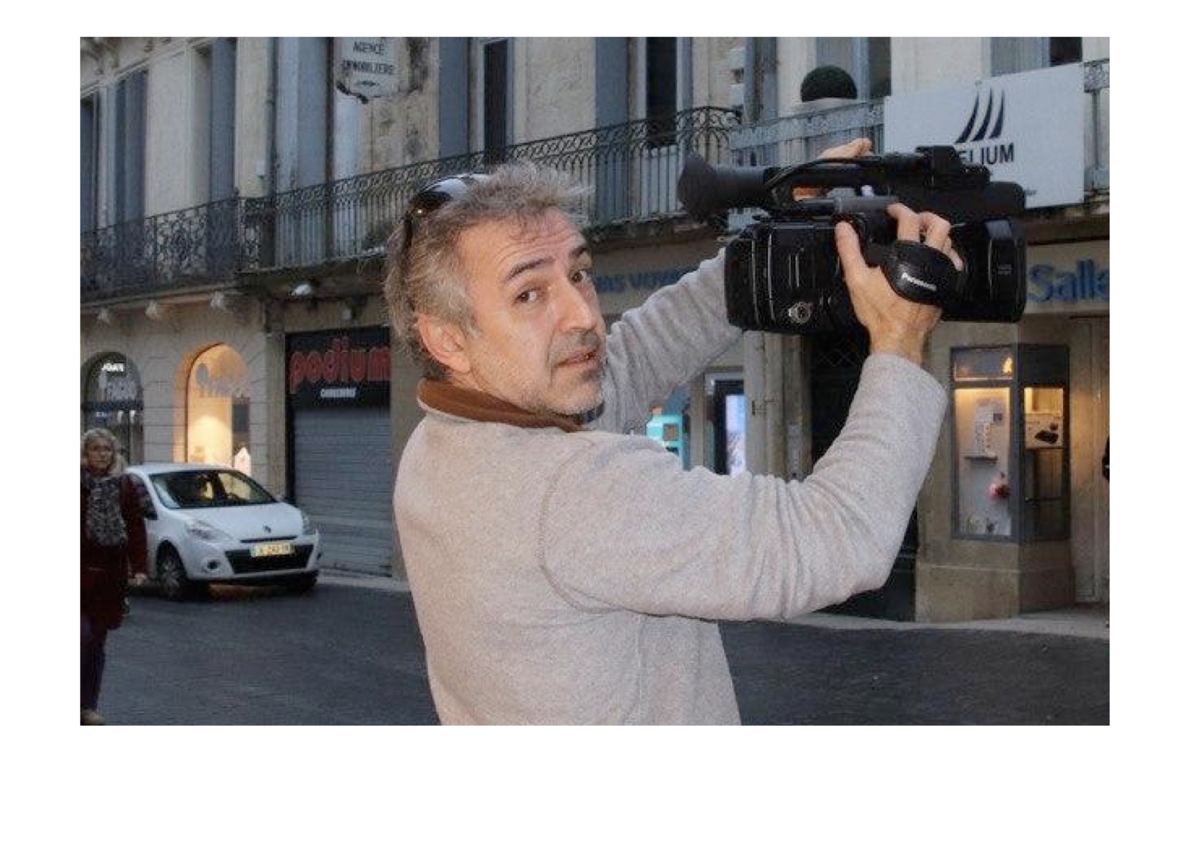 Fondateur de SunGate edp, auteur, metteur en scène, interprète et vidéaste